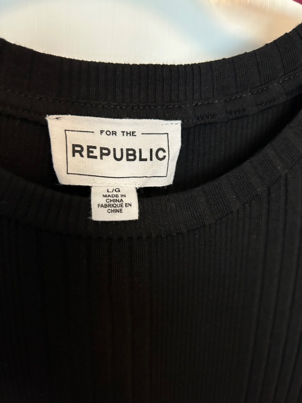 For the Republic Black Ribbed Rounded Hem Tee Size L - Picture 3 of 4